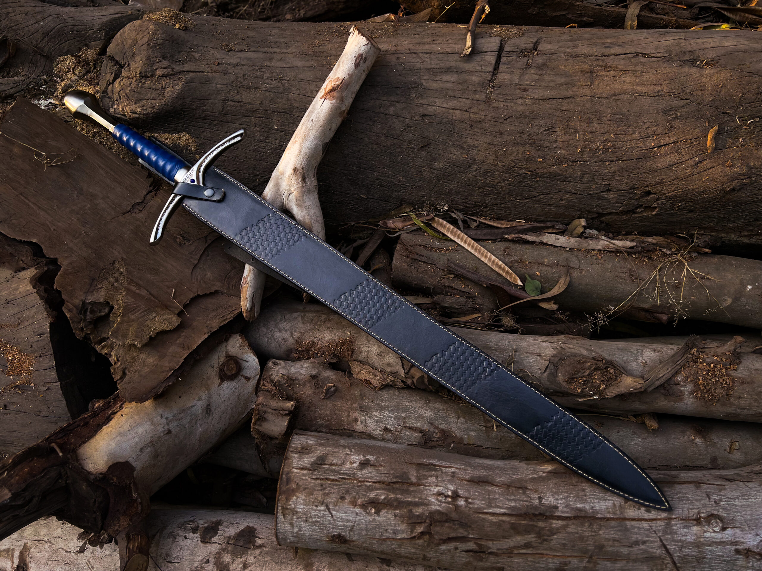 Hand forged Damascus Glambdring Sword - Image 13