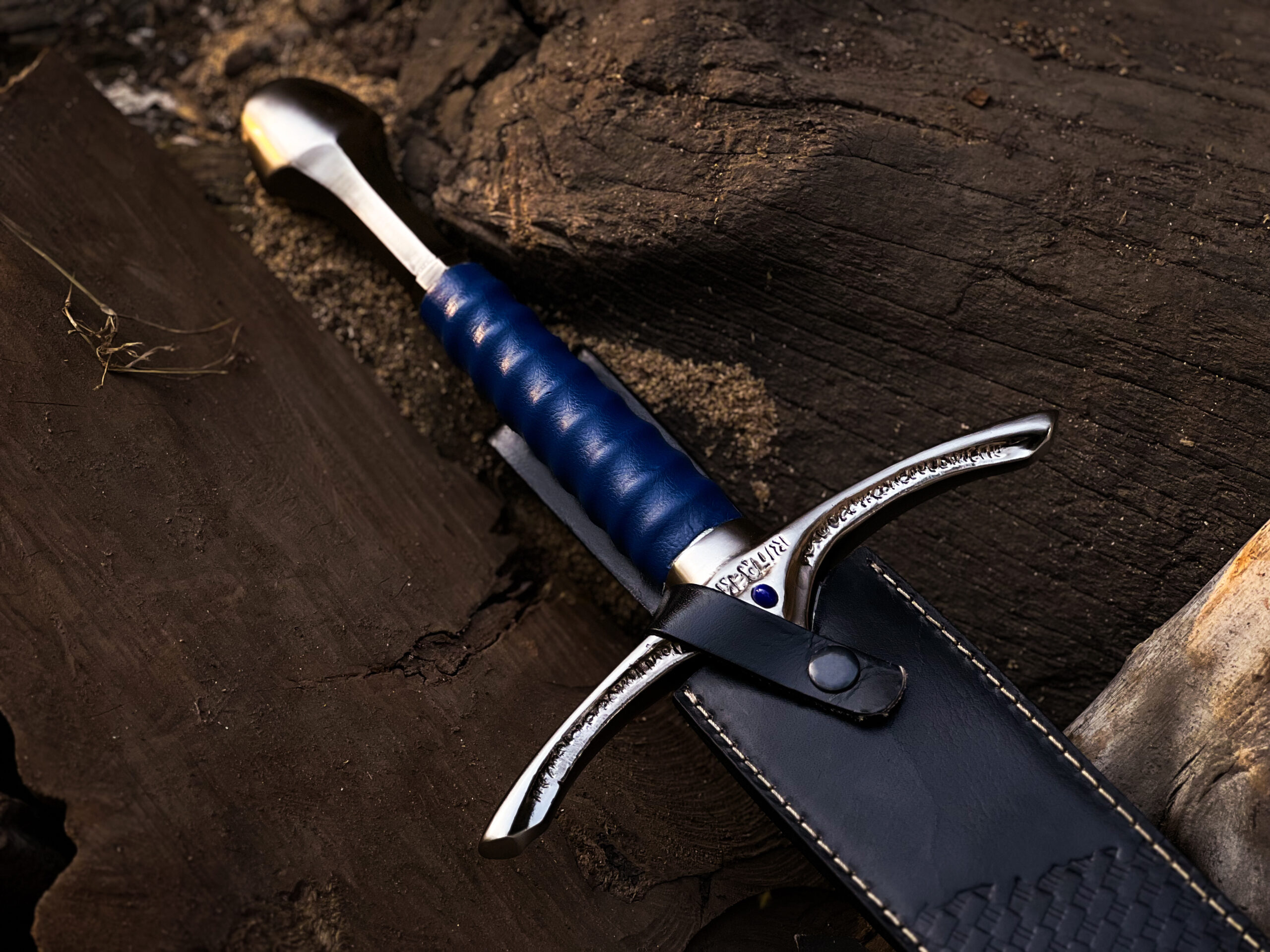 Hand forged Damascus Glambdring Sword - Image 14