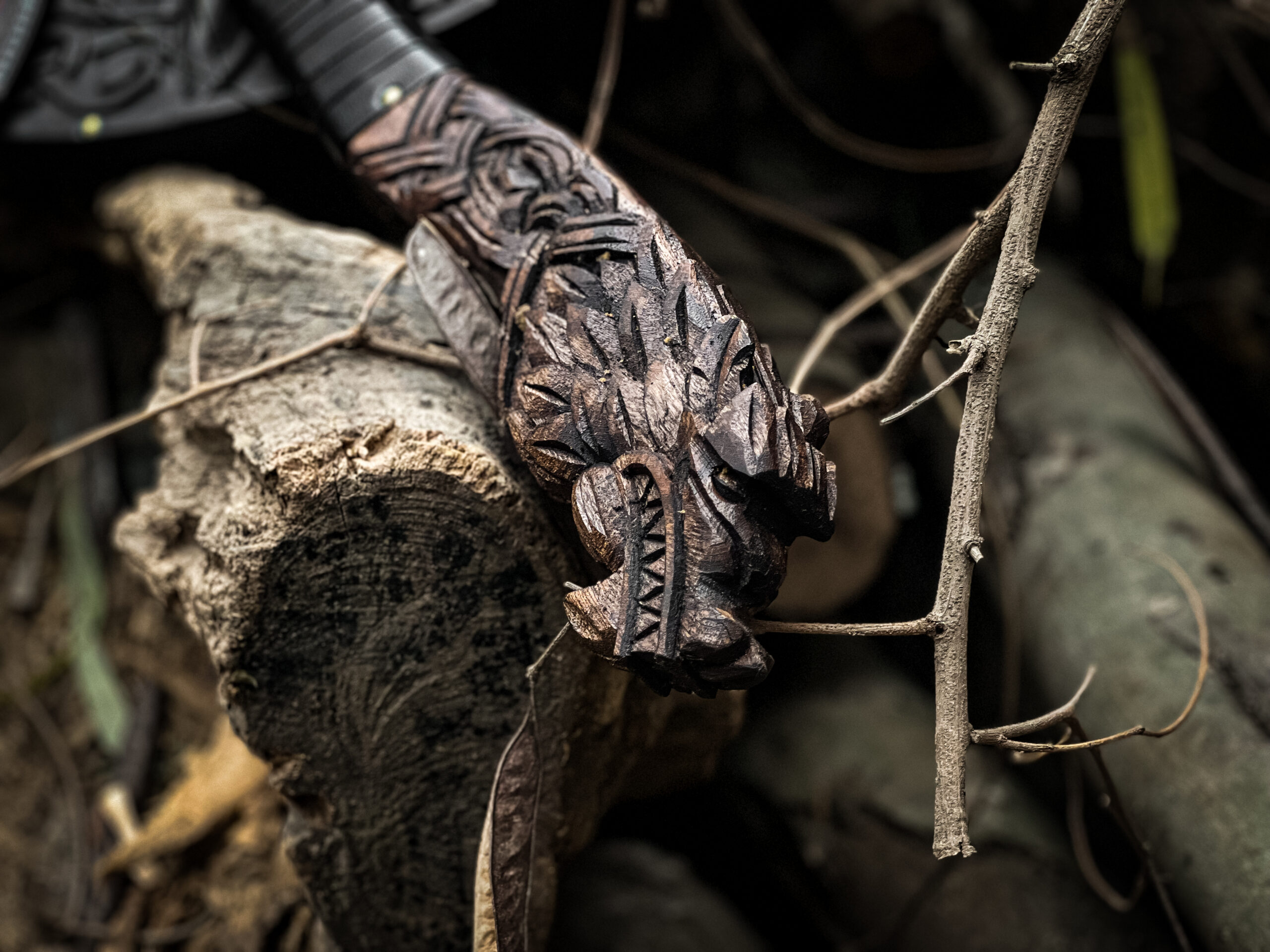 Hand Forged Viking Wolf Axe & Shield Set - Image 9